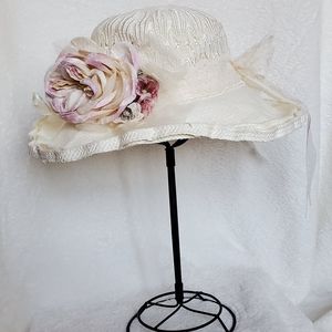 Ladies sun hat.